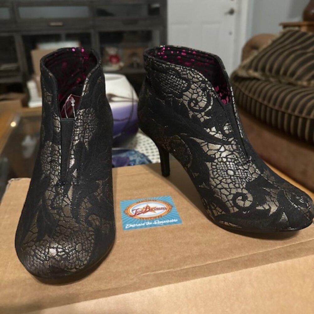 Ankle heeled boots
